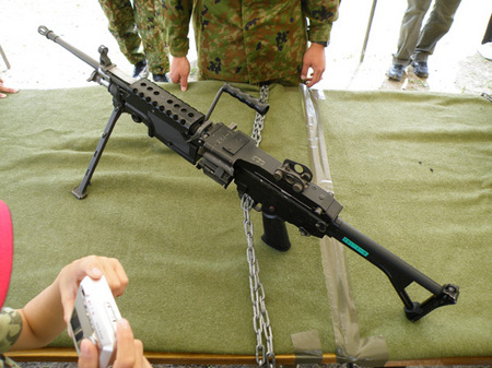 真駒内駐屯地24　5.56mm機関銃（ミニミ軽機関銃、FN Minimi）.jpg